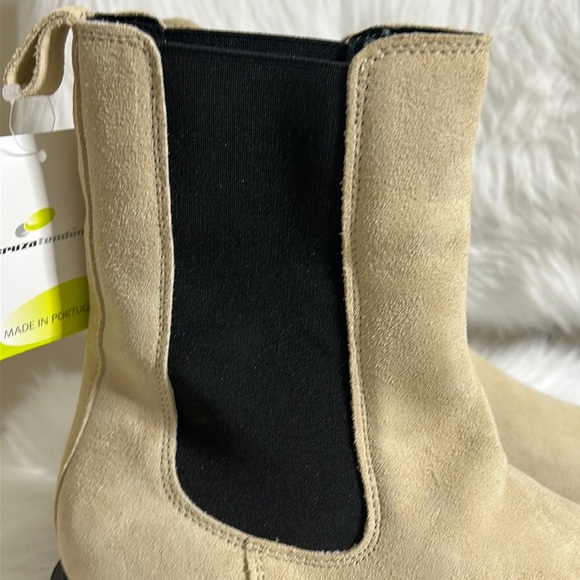 NWT, Ivory suede boots Sz 9 - Picture 6 of 10